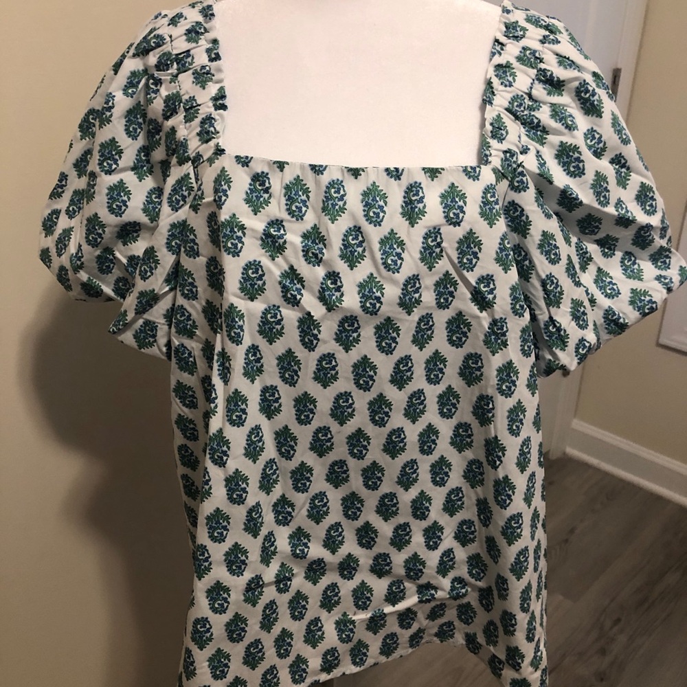 NWT - CeCe Green and White Puff Sleeve Blouse